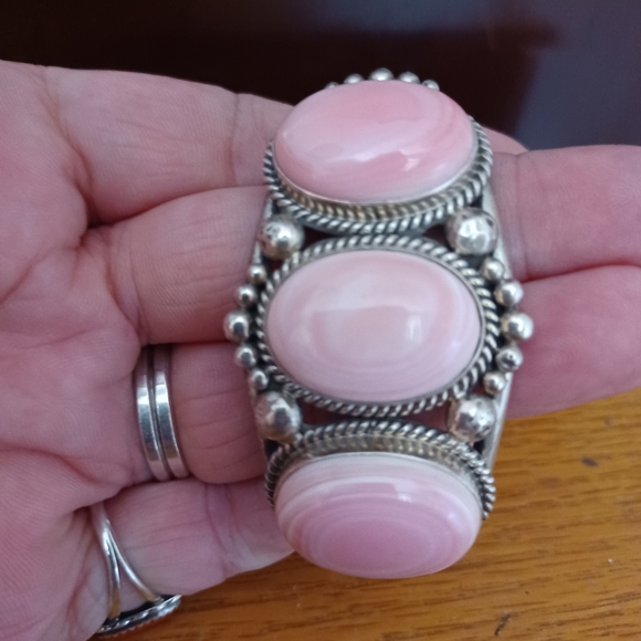 Pink Conch Cuff - Picture 1 of 4